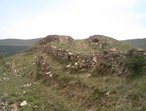 The wall with horse track