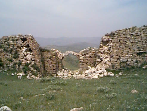 Broken arch to the entrance of the hill fort