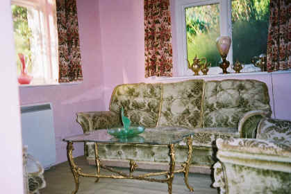 Sit room, l.jpg (905681 bytes)