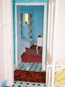Twin bedroom.jpg (623168 bytes)
